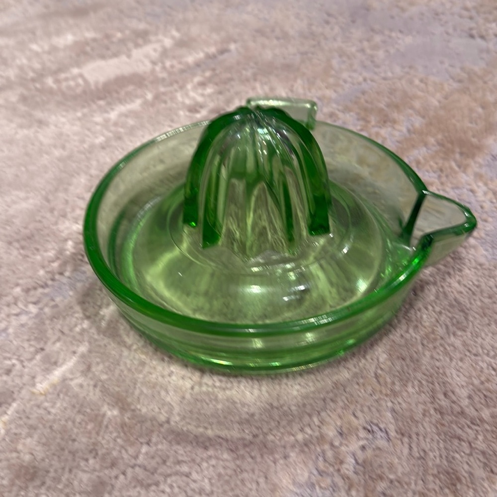 Federal Green Glass Citrus Reamer Juicer  Depression Uranium Small Orange Juice